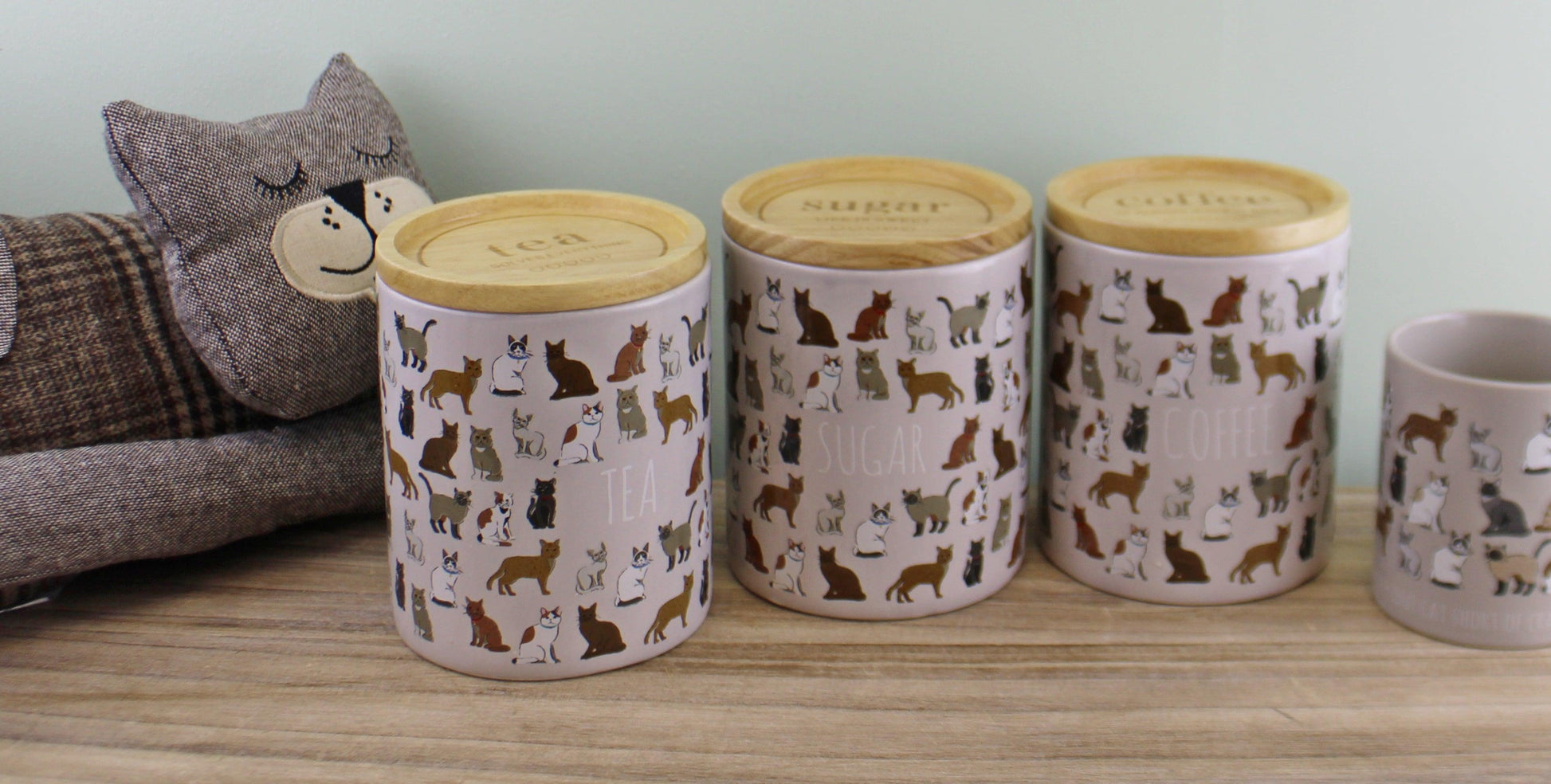 Set of 3 Ceramic Cat Design Tea, Coffee & Sugar Canisters Wooden Lids Display 